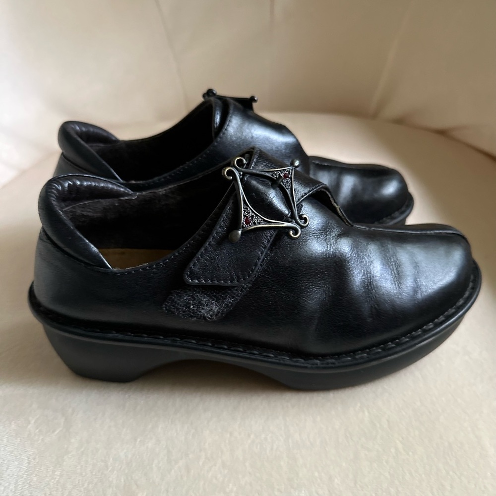 Naot shoes size 37